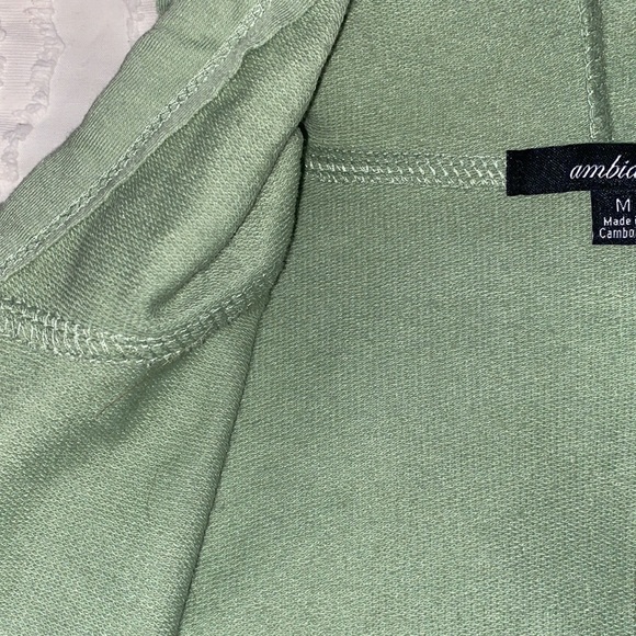 green cropped zip up - Picture 2 of 2